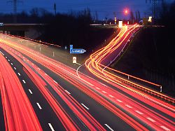 viele spuren viel verkehr wenn dann auch noch die streifen gewechselt werden wird s schnell unuebersichtlich und riskant