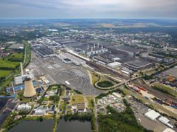 volkswagen ag in wolfsburg mit heizkraftwerk wolfsburg west vw kraftwerk 23 07 2016 luftbild deutschland niedersachsen wolfsburg volkswagen ag in wolfsburg 23 07