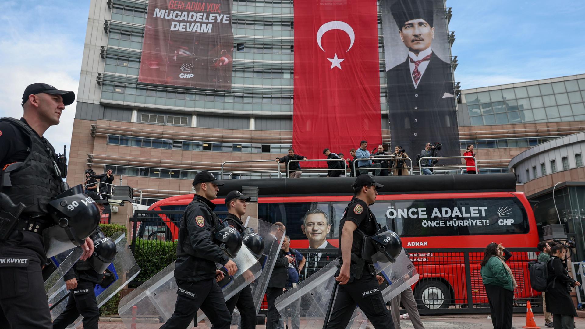 ankara polizisten chp zentrale 100