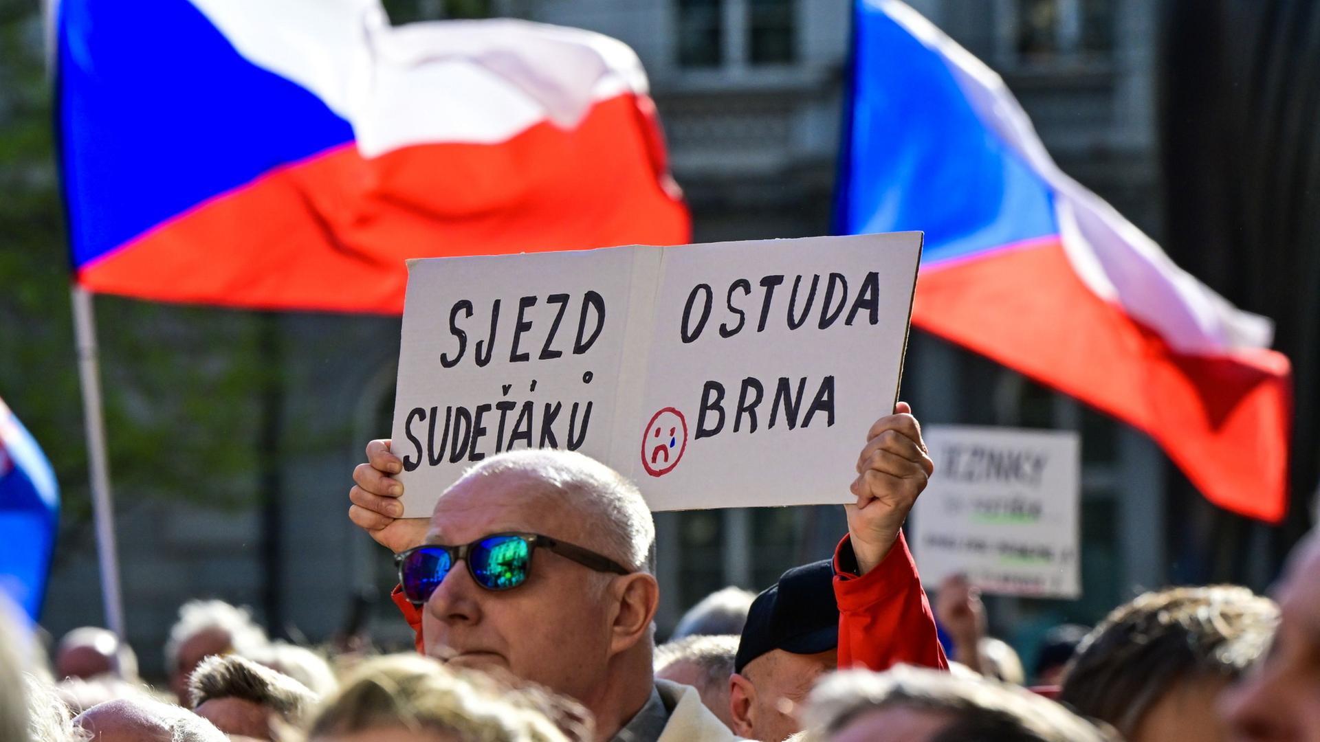 demo gegen sudetendeutschen treffen 100