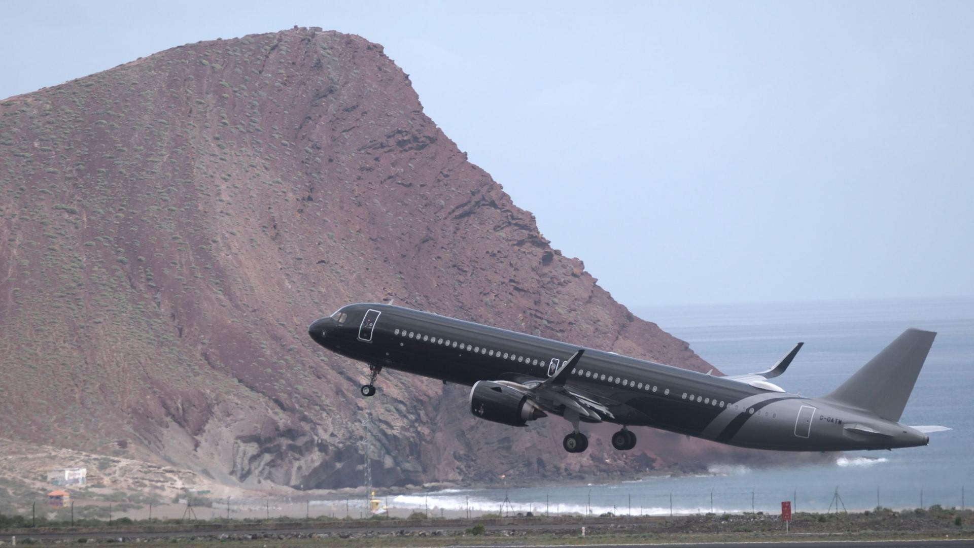 flugzeug teneriffa 100