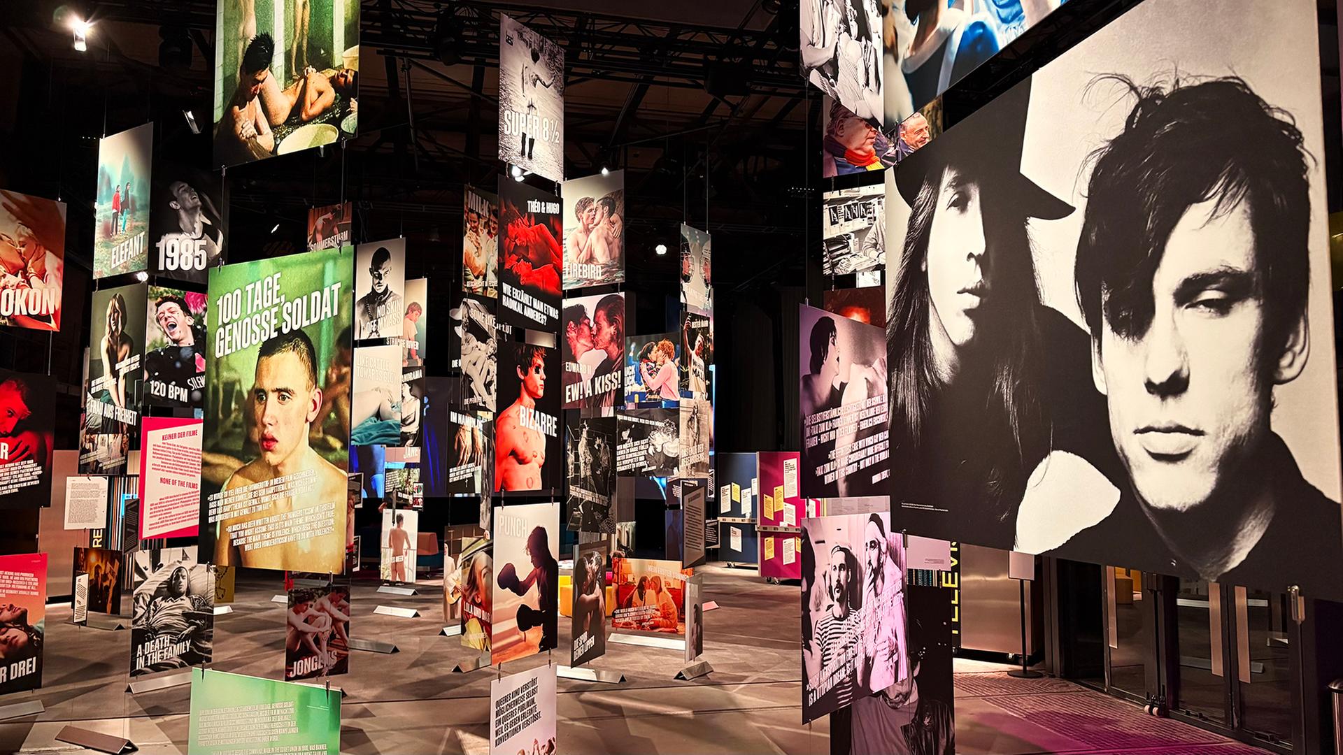 plakate ausstellung 100