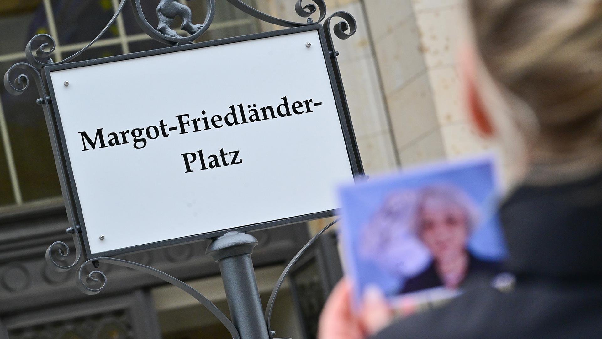 rbb margot friedlaender platz schild 592944956 100