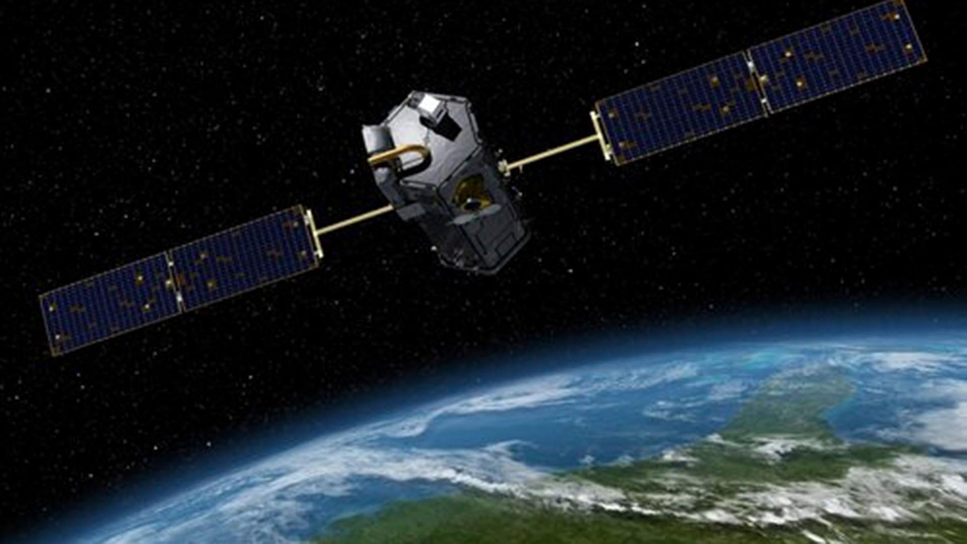 satellit nasa 100