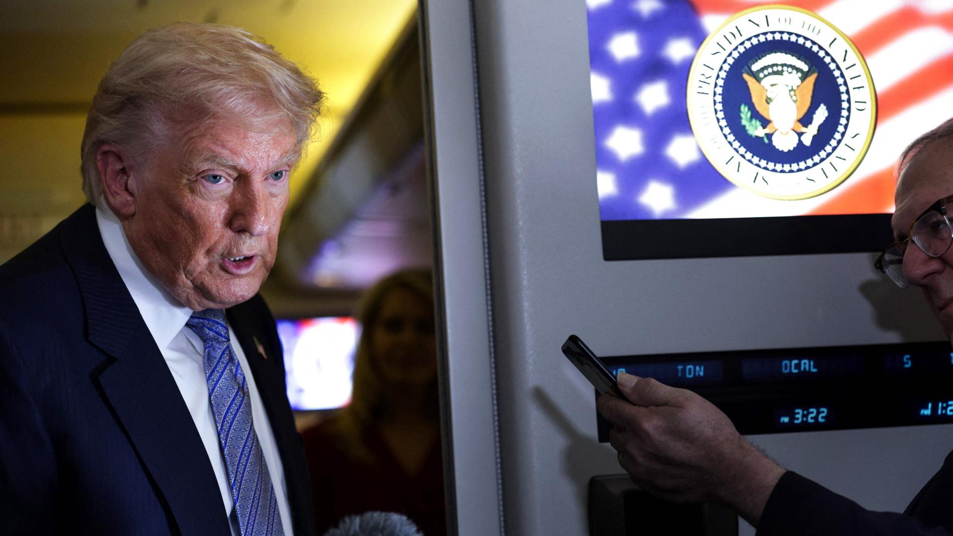trump air force one 104