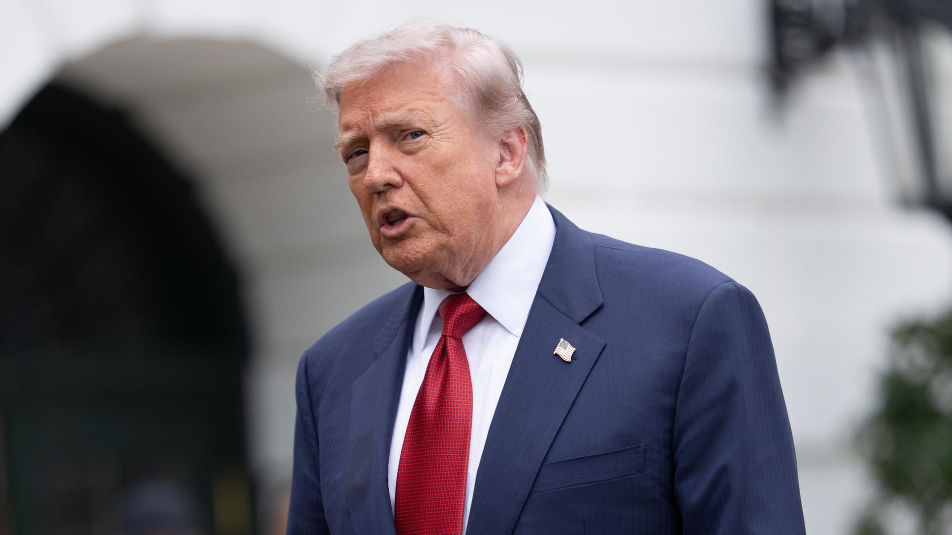 trump rote krawatte 100