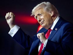 2025 12 05 20 12 44 washington us praesident donald trump tanzt waehrend der auslosung der fussball weltmeisterschaft 2026 in den usa zu ymca von den village people