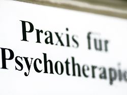 4 5 prozent weniger honorare ab 1 april die beschlossenen honorarkuerzungen fuer psychotherapeuten koennten die versorgungslage fuer patienten in bayern weiter verschaerfen