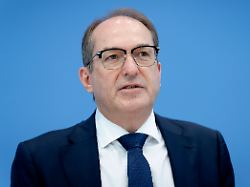 alexander dobrindt bei der bundespressekonferenz vorstellung des verfassungsschutzberichtes 2025 im haus der bundespressekonferenz berlin 30 06