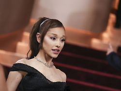 ariana grande at arrivals for 83rd annual golden globes part 3 beverly hilton hotel beverly hills ca january 11 2026