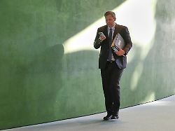 berlin deutschland bundeskanzleramt ministerpraesidentenkonferenz bundesminister der finanzen lars klingbeil spd