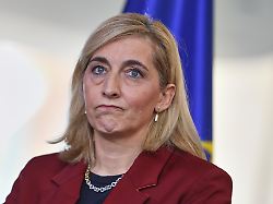 berlin deutschland bundeskanzleramt pressekonferenz nach beschluss der gesundheitsreform im bundeskabinett bundesministerin fuer gesundheit nina warken cdu