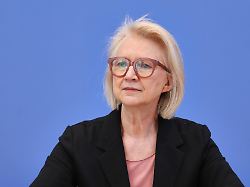 berlin deutschland bundespressekonferenz vorstellung des fruehjahrsgutachten 2026 sachverstaendigenrat zur begutachtung der gesamtwirtschaftlichen entwicklung monika schnitzer