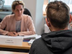 bewerbertage bei der bundeswehr bewerber muessen dafuer eine eignungspruefung bestehen psychologisches gespraech