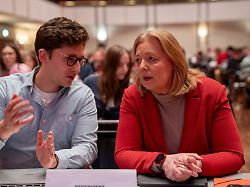 bundesarbeitsministerin und spd parteivorsitzende baerbel bas r spricht am zweiten tag des bundeskongresses der jungsozialisten jusos in mannheim mit dem juso bundesvorsitzenden philipp tuermer