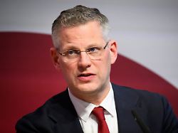 christoph de vries cdu parlamentarischer staatssekretaer im bundesministerium des innern spricht beim 21 symposium des bundesamts fuer verfassungsschutz bfv