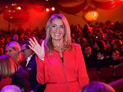 dagmar woehrl bei der circus krone weihnachts premiere vom winterprogramm ich du wir krone am 25 12