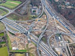 das autobahnkreuz kaiserberg in duisburg aufnahme mit einer drohne