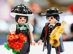 das ehepaar schwarzwald marie und hannes in traditioneller tracht
