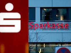 das logo der sparkasse zu sehen an der firmenkundenberatung der sparkasse koelnbonn in koeln ossendorf themenbild symbolbild koeln 17 02