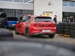 der adac hat 16 ganzjahresreifen getestet nur ein modell schneidet mit gut ab