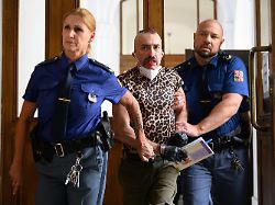 die verurteilte rechtsextremistin marla svenja liebich m wird am landgericht in pilsen vorgefuehrt