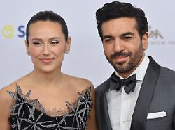 elyas m barek schauspieler mit ehefrau jessica m barek 50 deutscher filmball roter teppich red carpet am 24 01 2026 im h o t e l b a y e r i s c h e r h o f m u e n c h e n