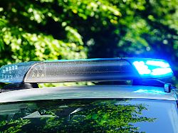 grosshansdorf symbolfoto blaulicht 16 06 2026 blaulicht auf polizeiauto symbolfoto blaulicht 16 06