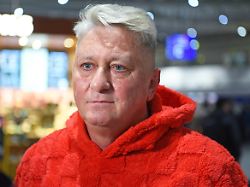 hubert fella abflug der kandidaten der rtl tv show ich bin ein star holt mich hier raus am frankfurter flughafen in frankfurt am main am 15 01
