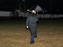 january 9 2026 washington district of columbia usa president donald trump walks across the south lawn of the white house to marine one while holding an umbrella