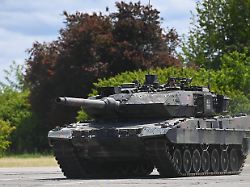 live demonstration dynamic display kampfpanzer knds leopard 2a7v tag der bundeswehr 2026 am 06 06 2026 an der universitaet der bundeswehr in neubiberg 1