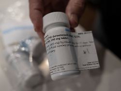 menta steve wallace shows a bottle of daraxonrasib revolution medicine s pancreatic cancer drug at his home in the woodlands texas u s may 29 2026