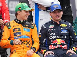 oscar piastri l hatte beim gruppenfoto noch gut lachen