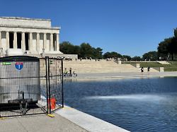 ozon nanoblaeschen werden am 24 juni in das von algen befallene wasserbecken in washington gepumpt