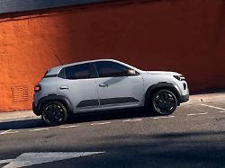 preiswert wendig und ideal fuer kuerzere strecken der dacia spring electric eignet sich besonders als stadtauto