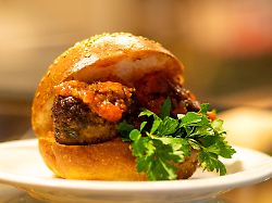 rindfleisch fleischburger mit tomatensauce beef meat burger with tomato sauce licenserf copyright xzoonar