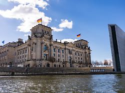spree und reichtagsgebaeude berlin 17 03 2025