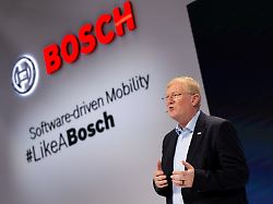 stefan hartung vorsitzender der geschaeftsfuehrung der robert bosch gmbh nimmt vor beginn der internationalen automobil ausstellung iaa mobility am messestand von bosch an einer pressekonferenz teil