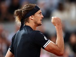 tennis french open roland garros paris france june 2 2026 germany s alexander zverev reacts during his quarter final match against spain s rafael jodar reuters guglielmo mangiapane 1