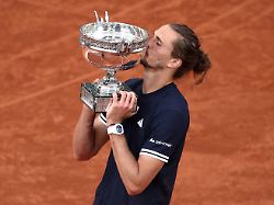 tennis french open roland garros paris france june 7 2026 germany s alexander zverev kisses the trophy as he celebrates winning the final against italy s flavio cobolli reuters guglielmo mangiapane 1