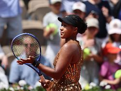 tennis french open roland garros paris france may 30 2026 japan s naomi osaka reacts during her third round match against iva jovic of the u s