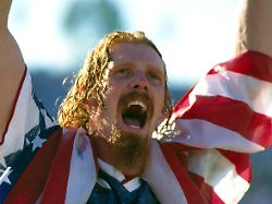 usa v colombia 22 june 1994 fifa world cup wm weltmeisterschaft fussball usa v colombia alexi lalas celebrates the usa win over colombia photo mark leech pasadena rose bowl usa usa gegen kolumbien 22