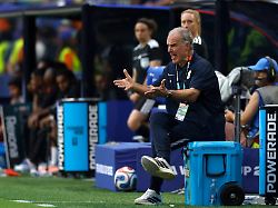 uruguay s coach marcelo bielsa reacts in a group h match of the 2026 fifa world cup wm weltmeisterschaft fussball between uruguay and cape verde at hard rock stadium in miami usa 21 june 2026