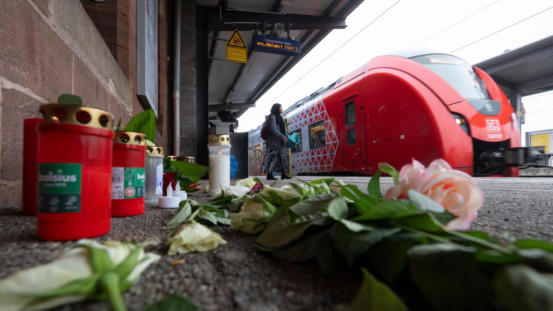 bahn gedenken blumen 100