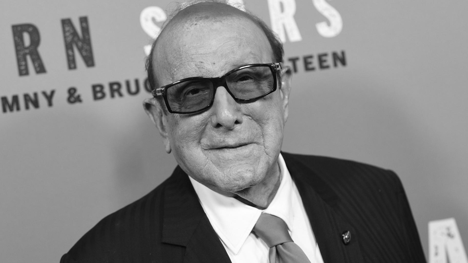 clive davis tot 102