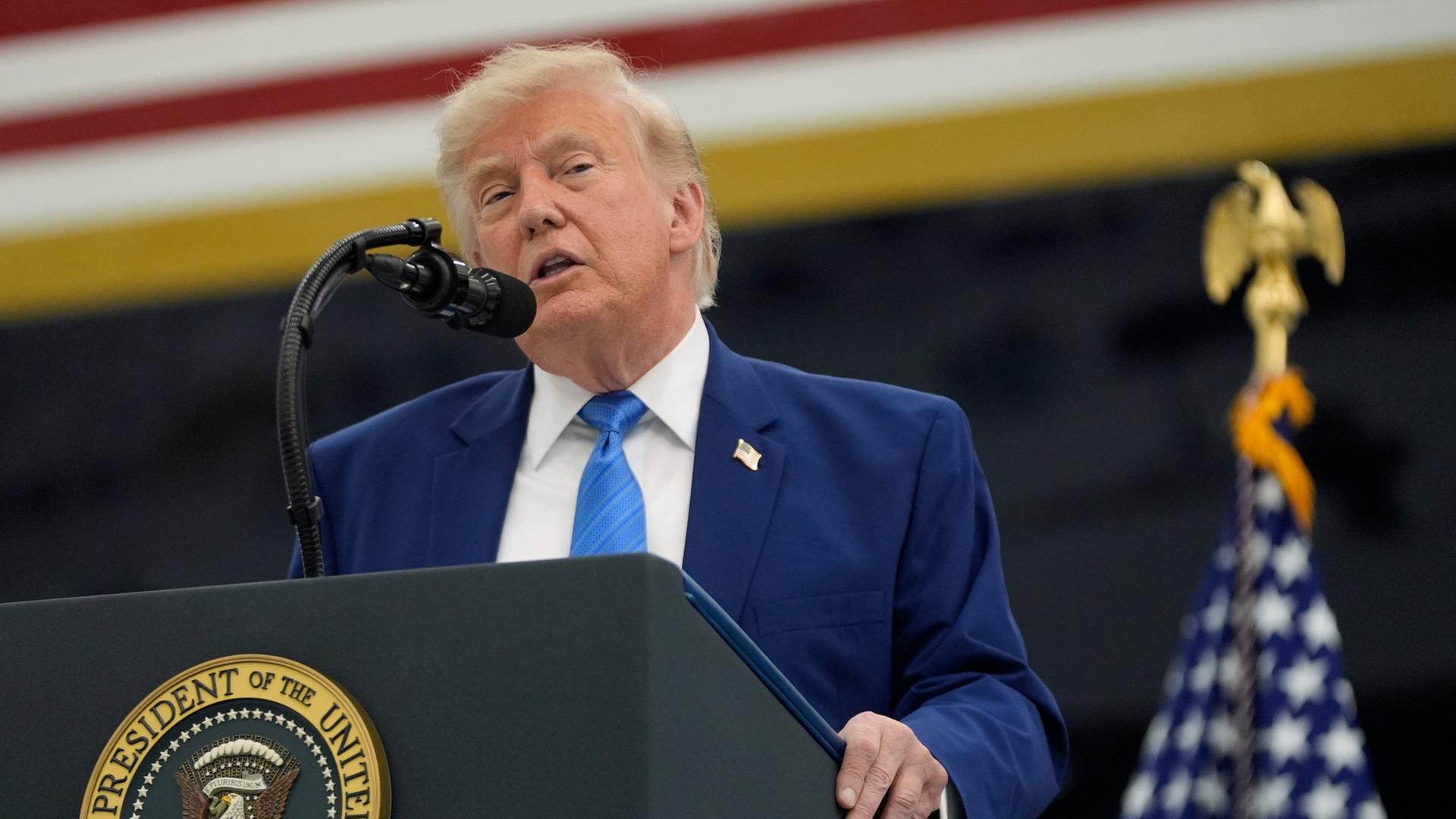 donald trump 832