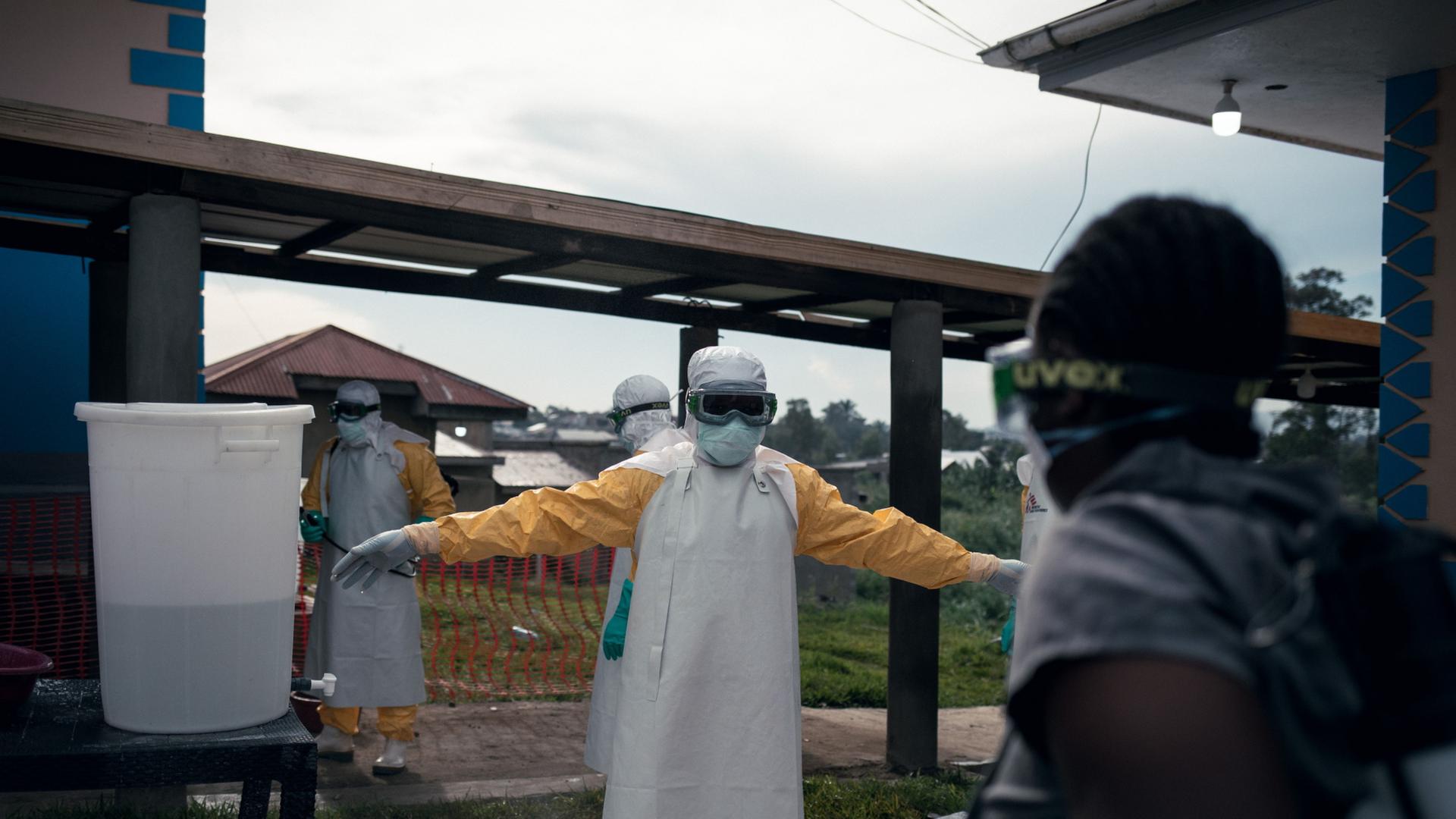 ebola 826