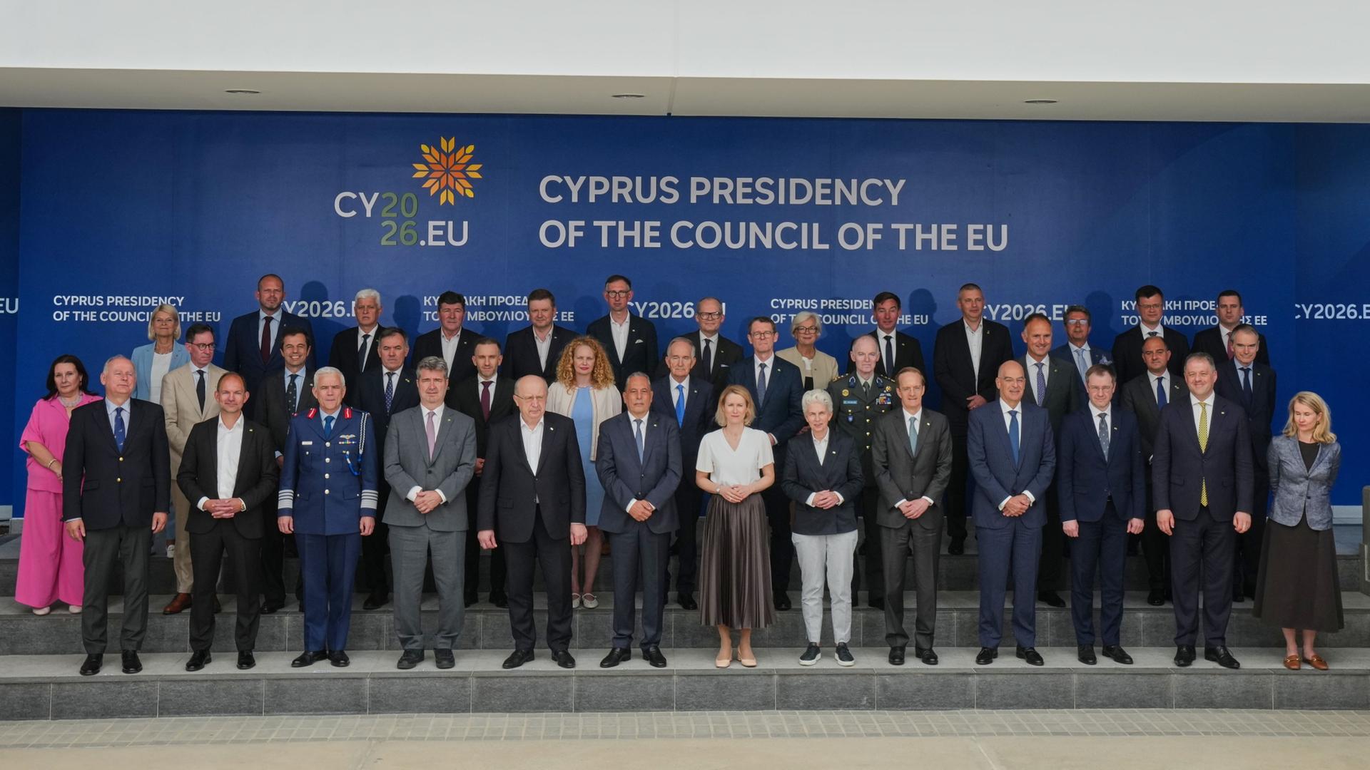 eu verteidigungsminister zypern 100