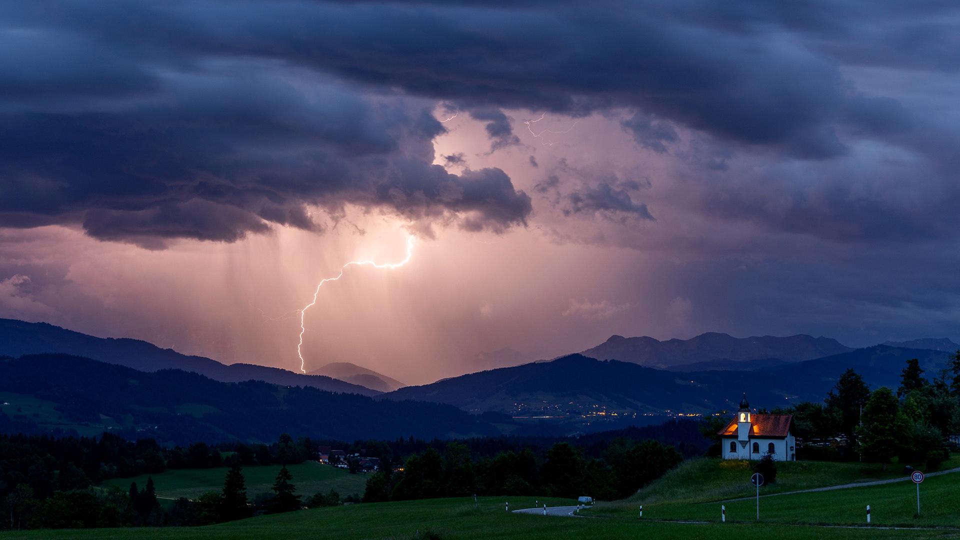 gewitter blitz alpen 100
