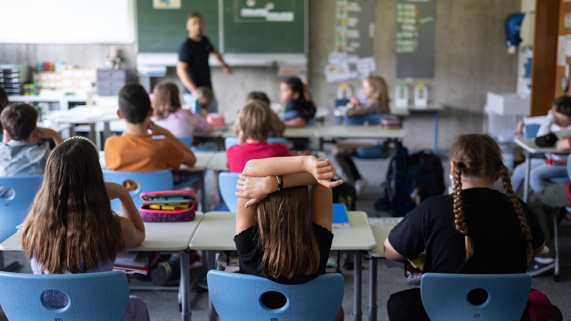 grundschueler unterricht 100